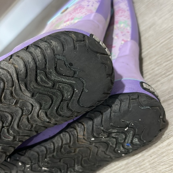 Bogs tie dye splatter rain boots in purple 3Y - Picture 11 of 13